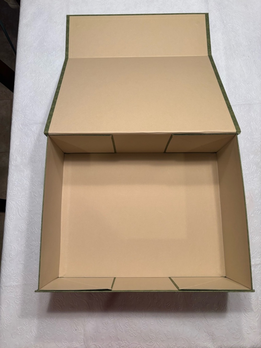 Gucci Olive Green Embossed Designer Box - Picture 3 of 11